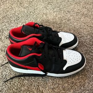 NIKE JORDANS